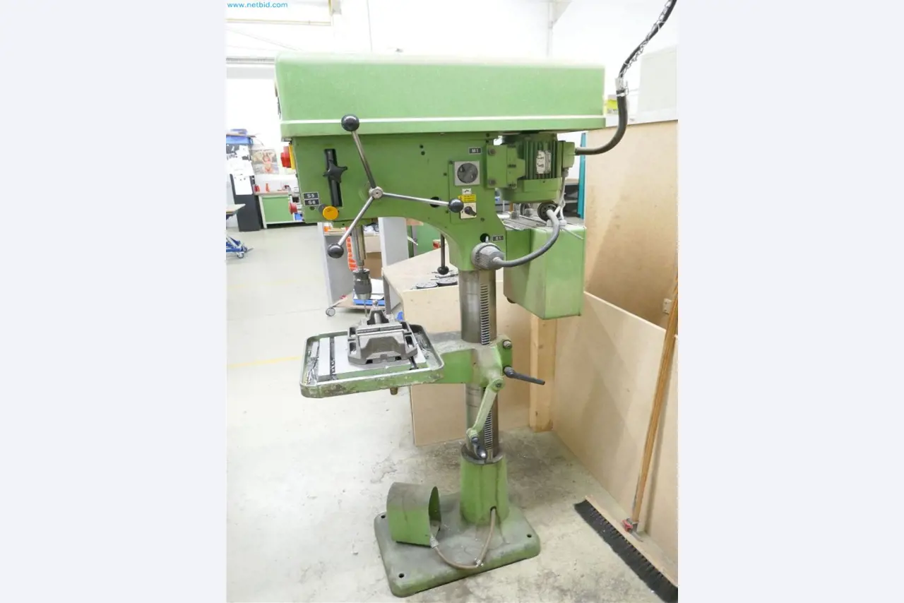 Maschinen, Warenvorräte, Lagertechnik u. Designmöbel eines Möbelherstellers-5