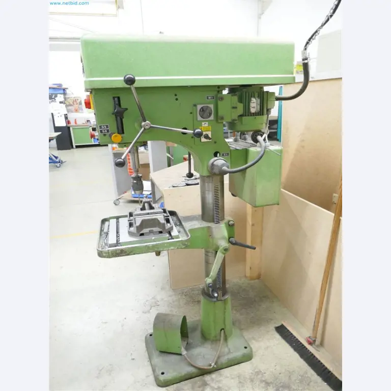 Maschinen, Warenvorräte, Lagertechnik u. Designmöbel eines Möbelherstellers-5