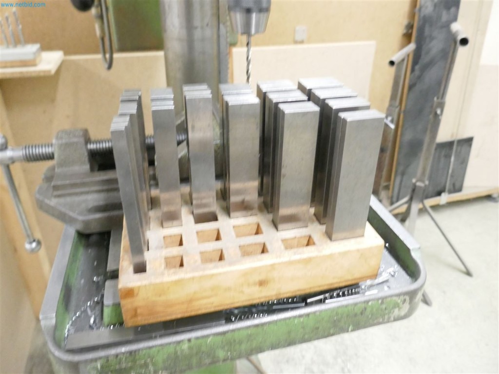 Maschinen, Warenvorräte, Lagertechnik u. Designmöbel eines Möbelherstellers-6