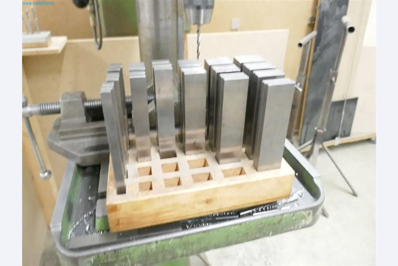 Maschinen, Warenvorräte, Lagertechnik u. Designmöbel eines Möbelherstellers-6