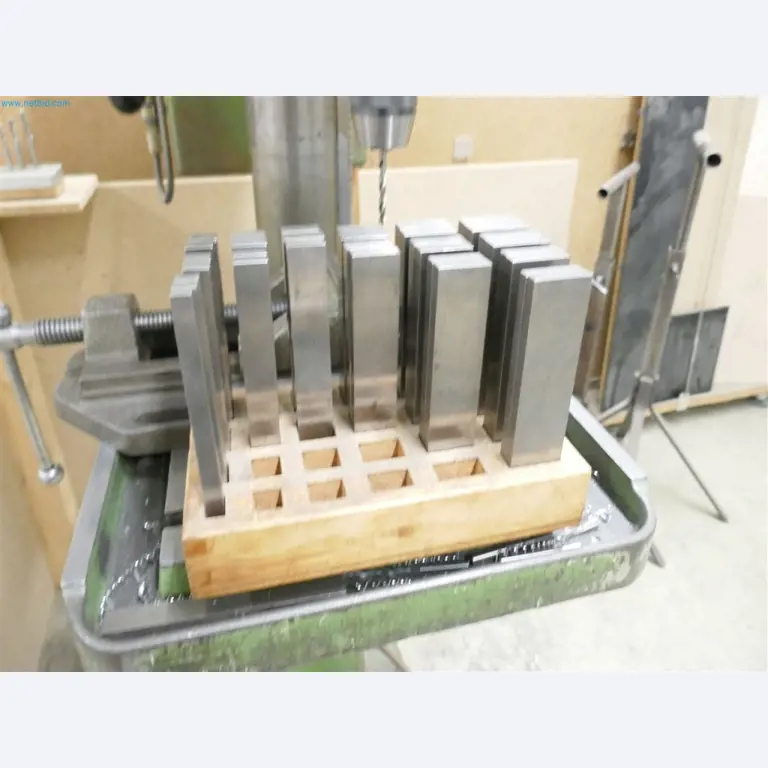 Maschinen, Warenvorräte, Lagertechnik u. Designmöbel eines Möbelherstellers-6