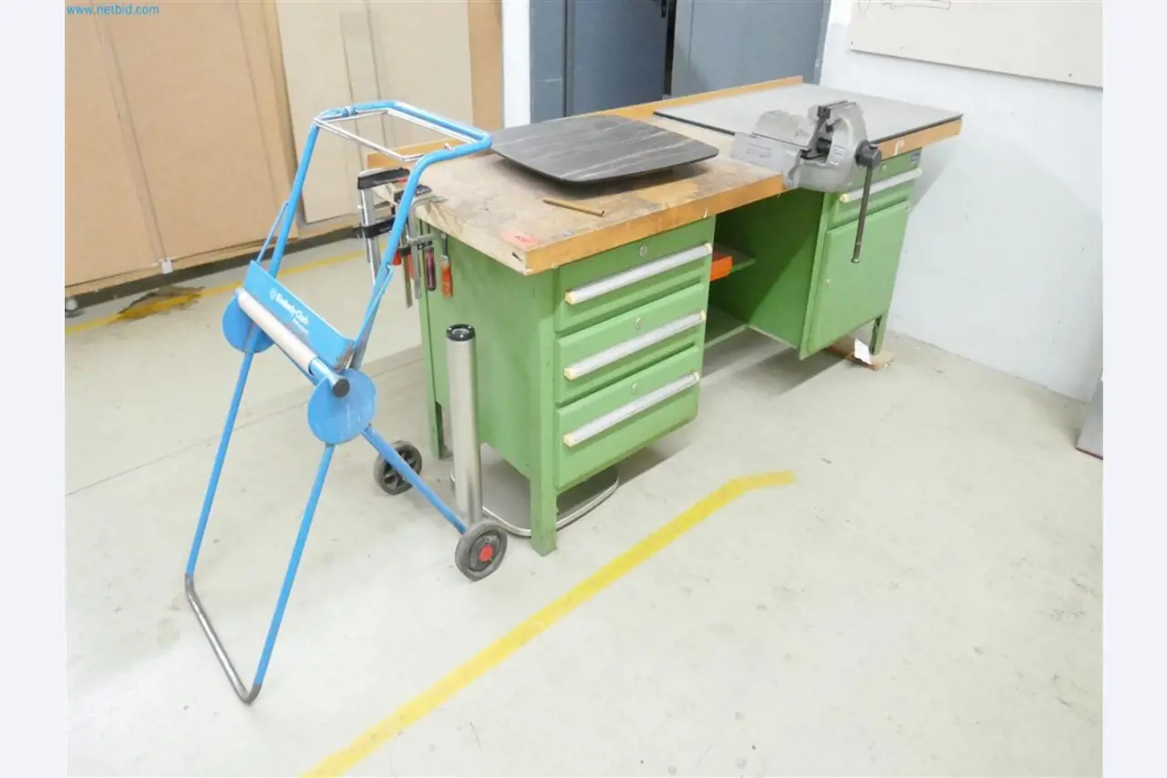 Máquinas, inventarios, tecnología de almacenamiento y muebles de diseño de un fabricante de muebles-1