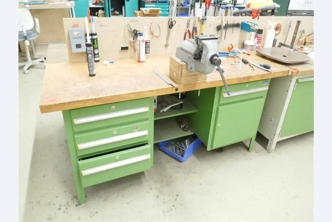 Machines, inventarissen, opbergtechniek en designmeubels van een meubelfabrikant-1