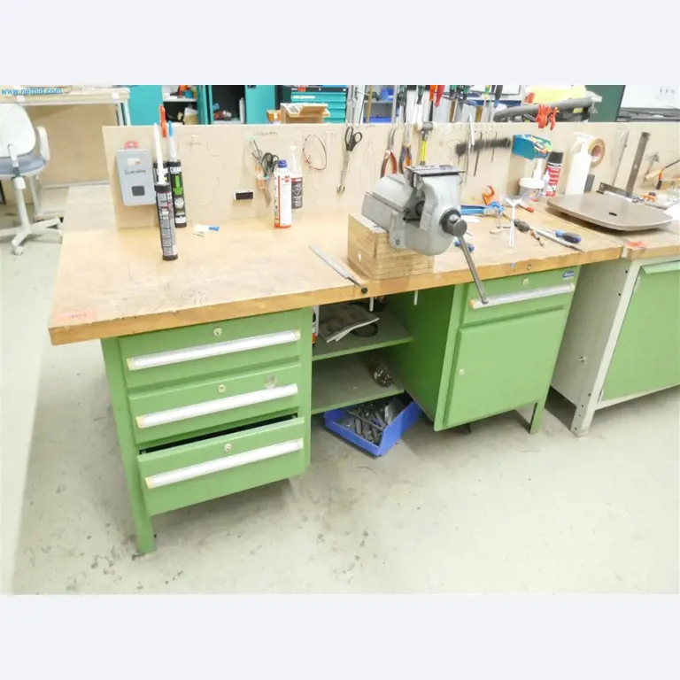 Machines, inventarissen, opbergtechniek en designmeubels van een meubelfabrikant-1