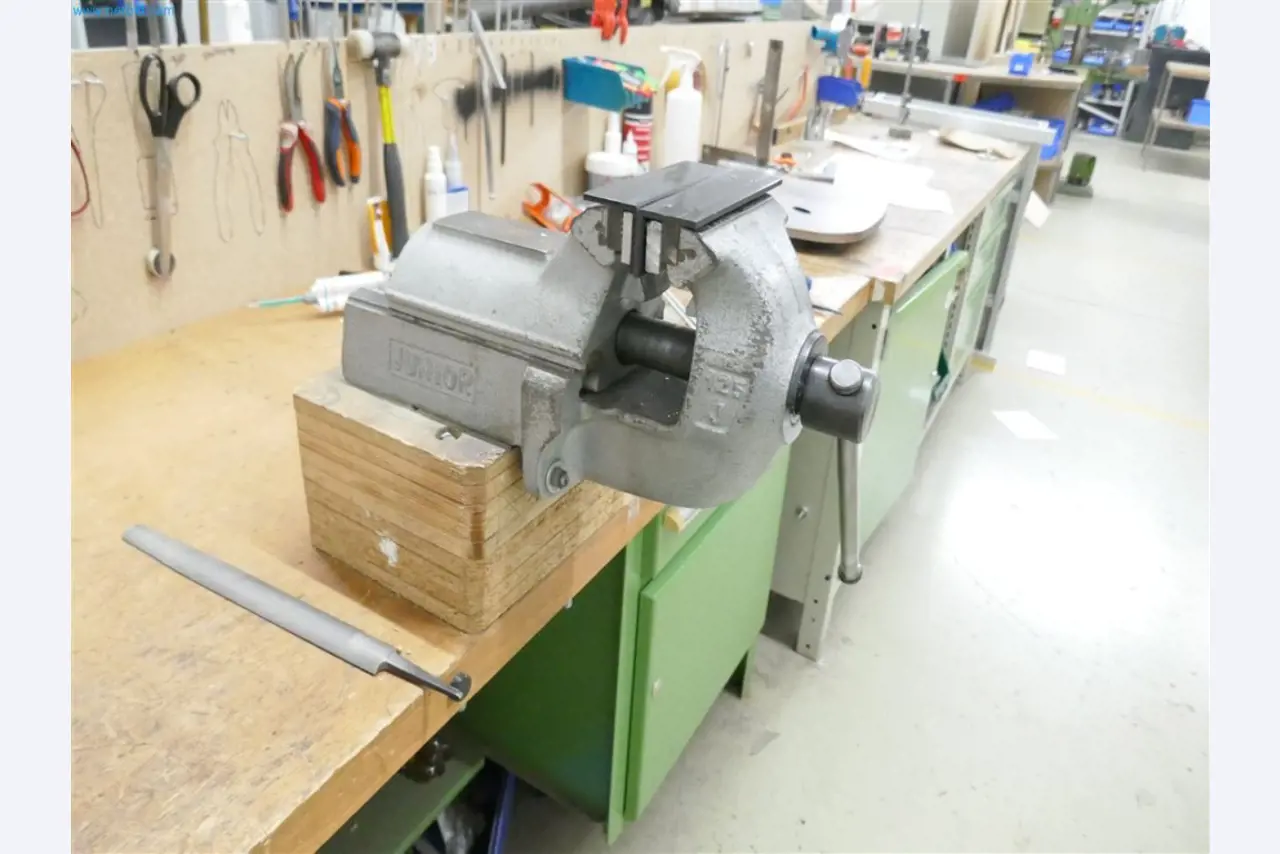 Machines, inventarissen, opbergtechniek en designmeubels van een meubelfabrikant-2