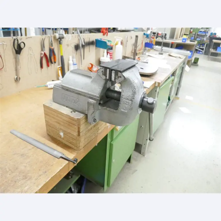 Machines, inventarissen, opbergtechniek en designmeubels van een meubelfabrikant-2