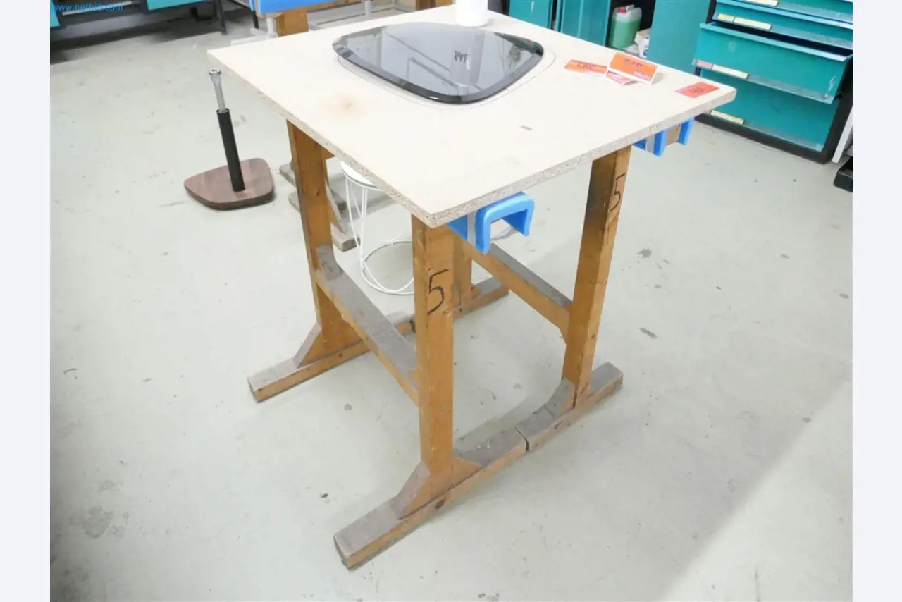 Machines, inventarissen, opbergtechniek en designmeubels van een meubelfabrikant-3