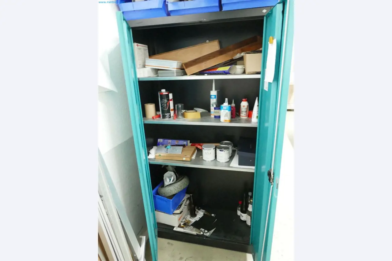 Máquinas, inventarios, tecnología de almacenamiento y muebles de diseño de un fabricante de muebles-4