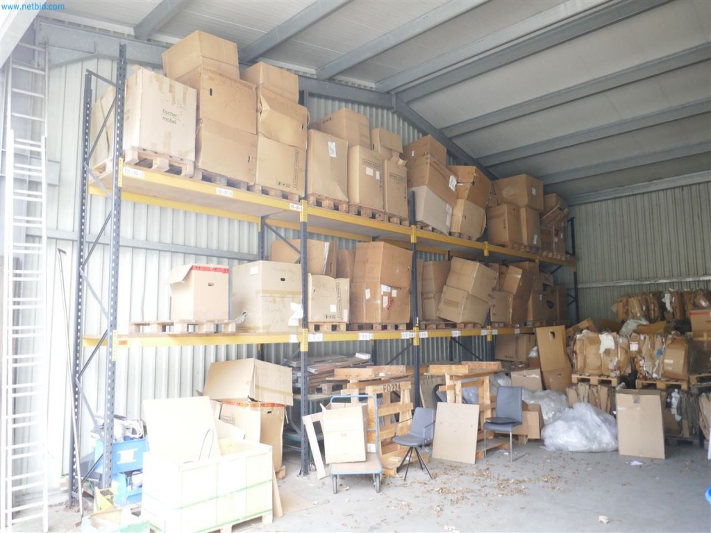 Stroje, zásoby, skladová technika a designový nábytek od výrobce nábytku-1