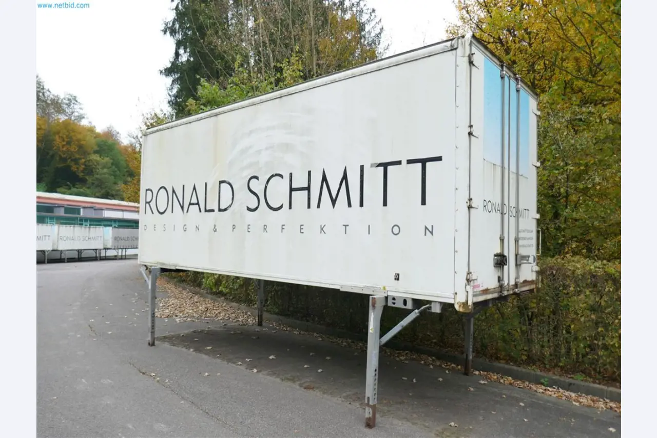 Maschinen, Warenvorräte, Lagertechnik u. Designmöbel eines Möbelherstellers-2