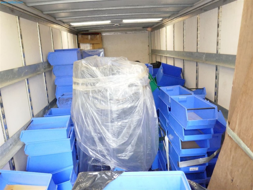 Maschinen, Warenvorräte, Lagertechnik u. Designmöbel eines Möbelherstellers-4