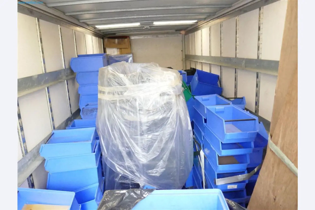 Maschinen, Warenvorräte, Lagertechnik u. Designmöbel eines Möbelherstellers-4