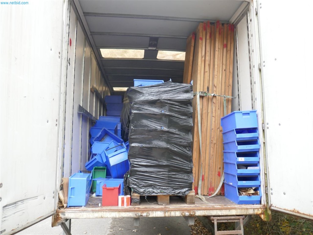 Maschinen, Warenvorräte, Lagertechnik u. Designmöbel eines Möbelherstellers-5