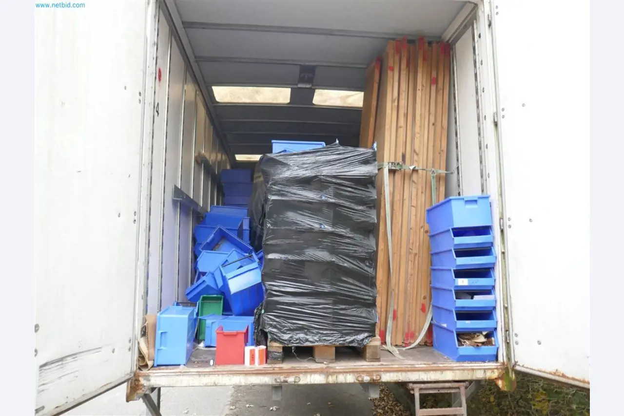 Maschinen, Warenvorräte, Lagertechnik u. Designmöbel eines Möbelherstellers-5