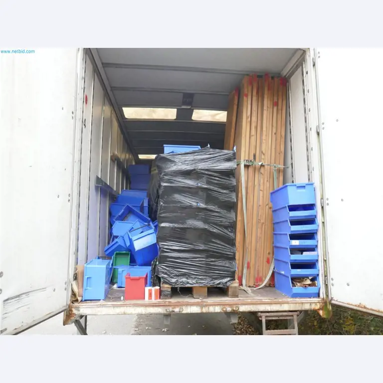 Maschinen, Warenvorräte, Lagertechnik u. Designmöbel eines Möbelherstellers-5