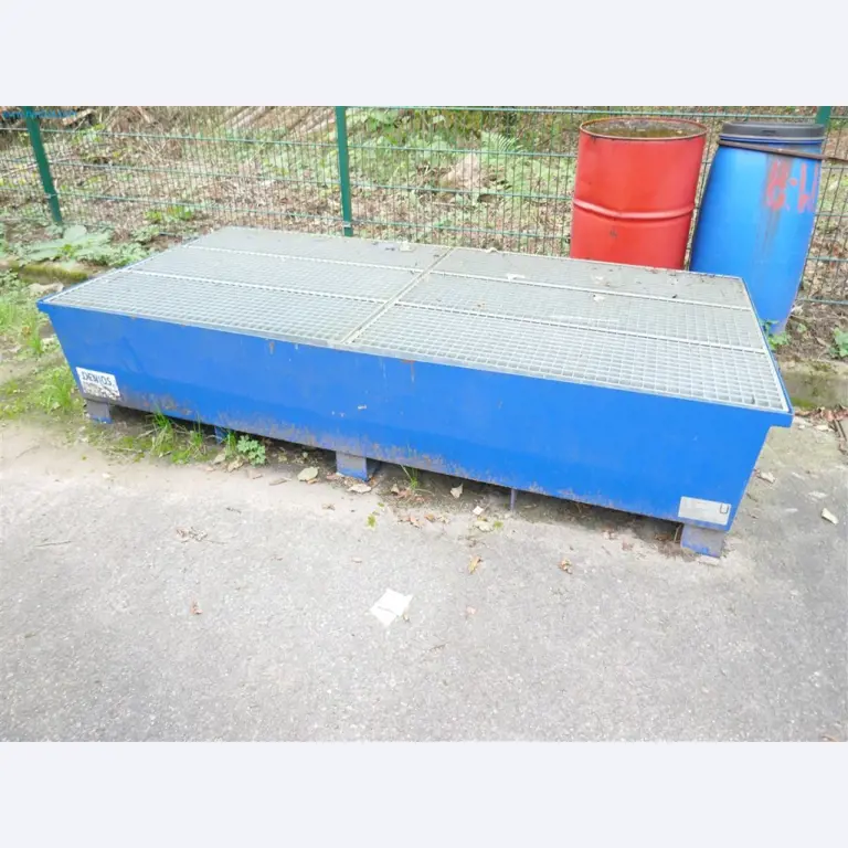 Maschinen, Warenvorräte, Lagertechnik u. Designmöbel eines Möbelherstellers-8