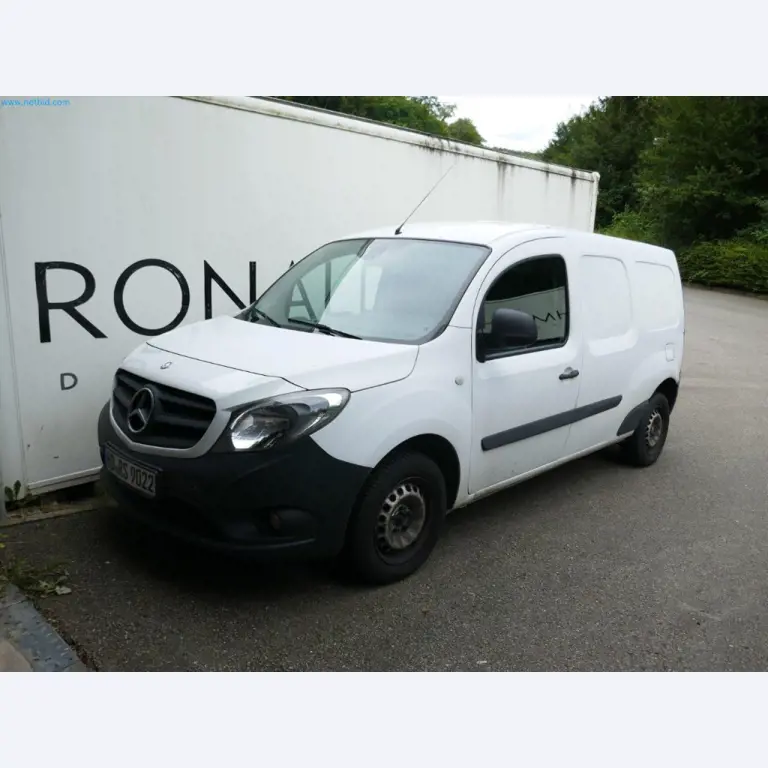 Maschinen, Warenvorräte, Lagertechnik u. Designmöbel eines Möbelherstellers-1