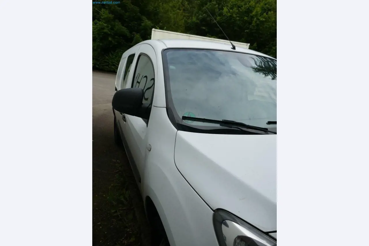 Maschinen, Warenvorräte, Lagertechnik u. Designmöbel eines Möbelherstellers-2