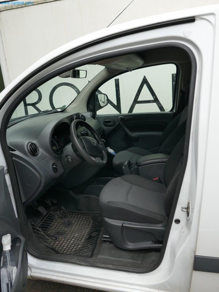 Maschinen, Warenvorräte, Lagertechnik u. Designmöbel eines Möbelherstellers-3