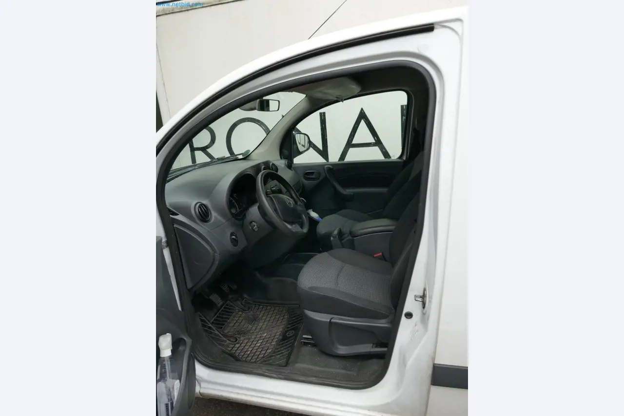 Maschinen, Warenvorräte, Lagertechnik u. Designmöbel eines Möbelherstellers-3