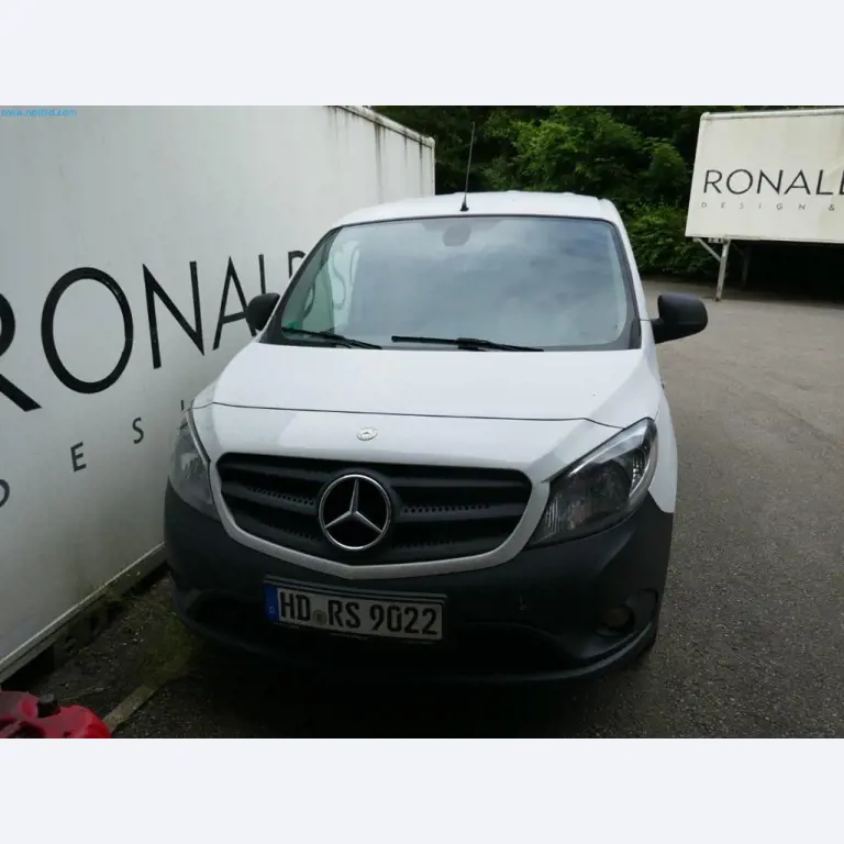 Maschinen, Warenvorräte, Lagertechnik u. Designmöbel eines Möbelherstellers-4