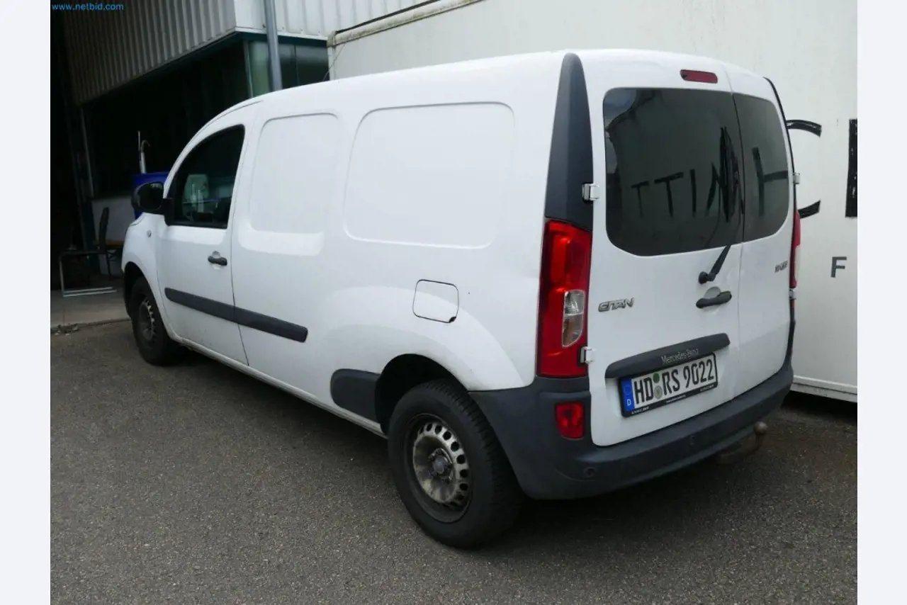 Maschinen, Warenvorräte, Lagertechnik u. Designmöbel eines Möbelherstellers-6