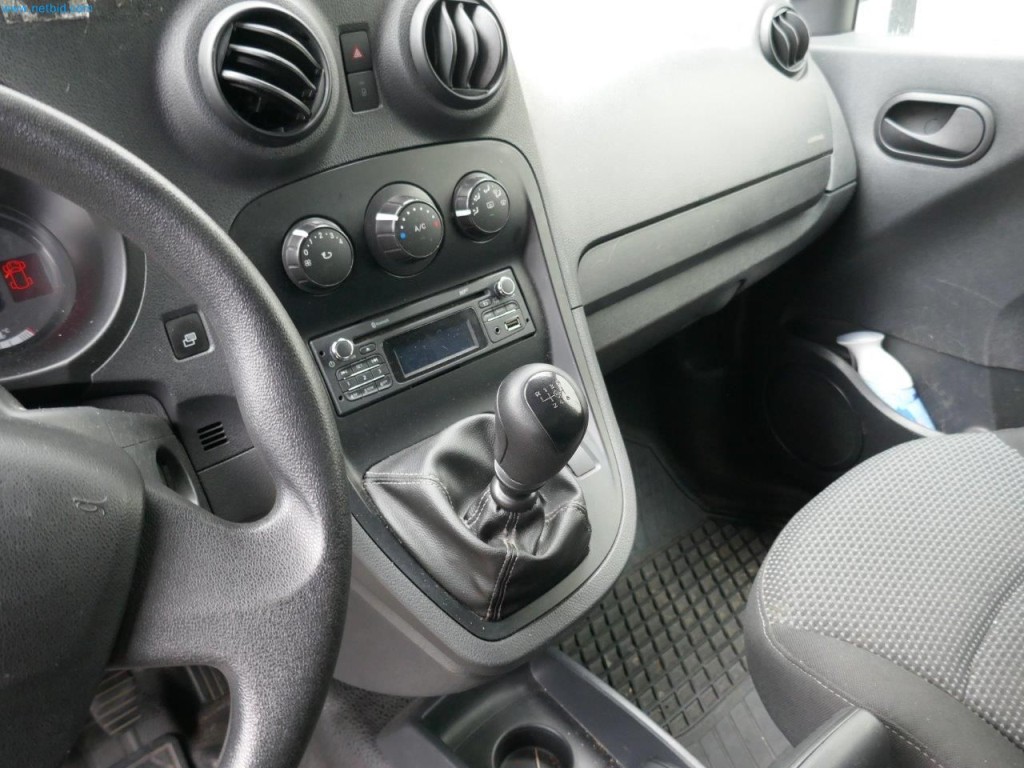 Maschinen, Warenvorräte, Lagertechnik u. Designmöbel eines Möbelherstellers-8