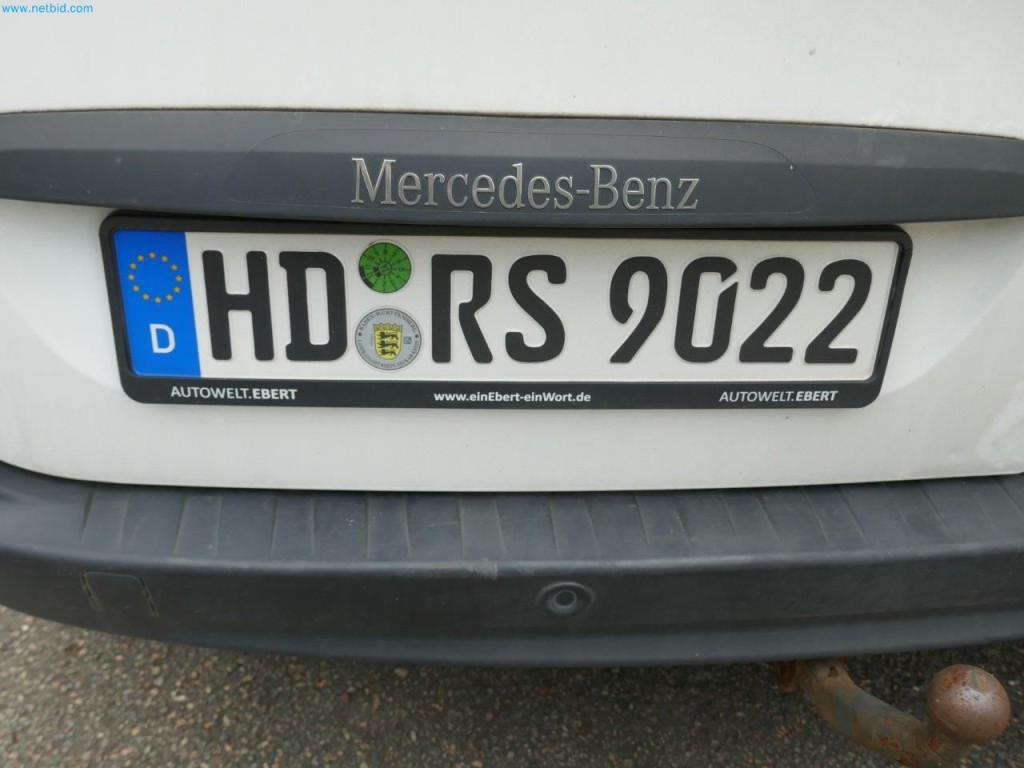 Maschinen, Warenvorräte, Lagertechnik u. Designmöbel eines Möbelherstellers-9