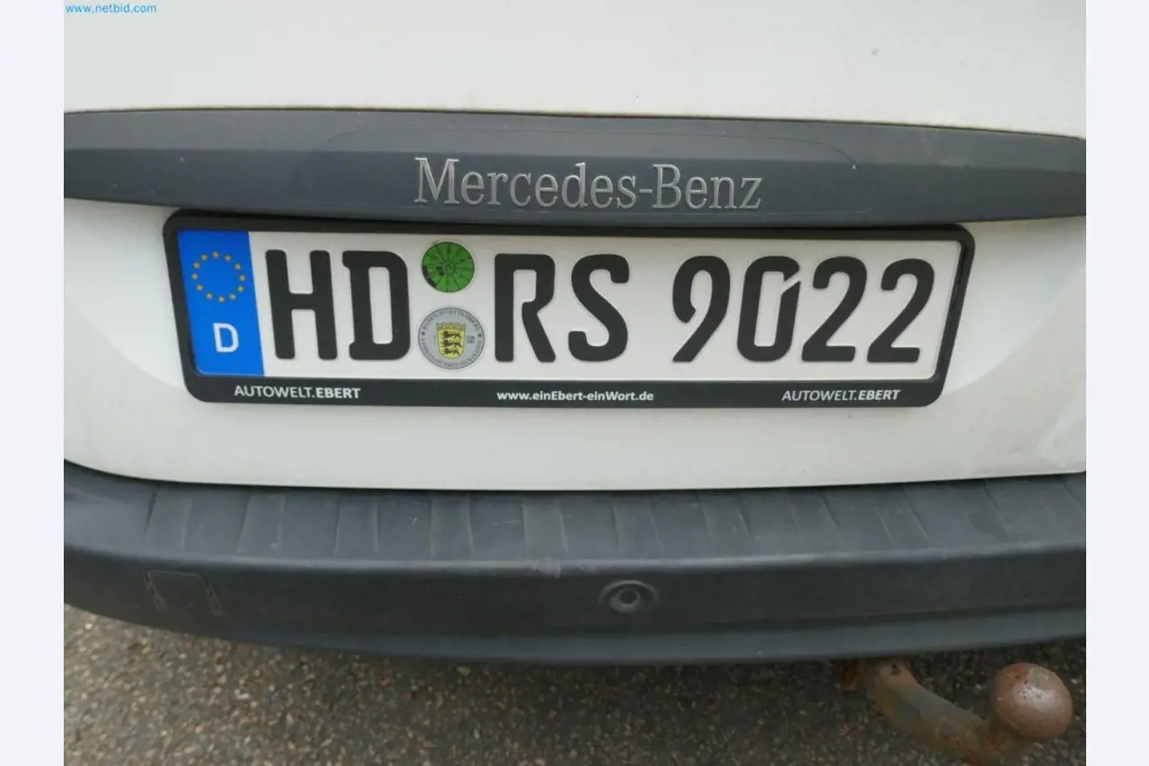 Maschinen, Warenvorräte, Lagertechnik u. Designmöbel eines Möbelherstellers-9