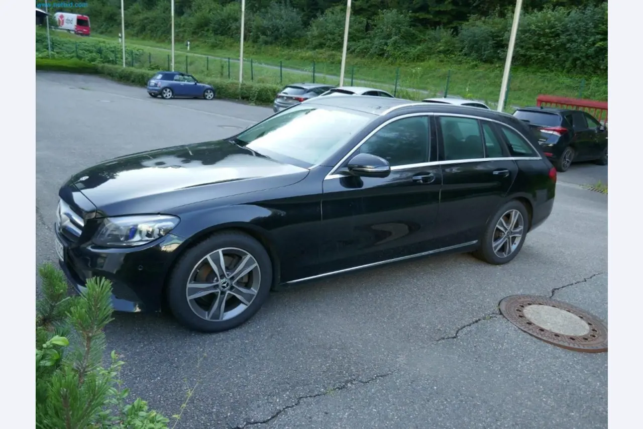 Maschinen, Warenvorräte, Lagertechnik u. Designmöbel eines Möbelherstellers-1