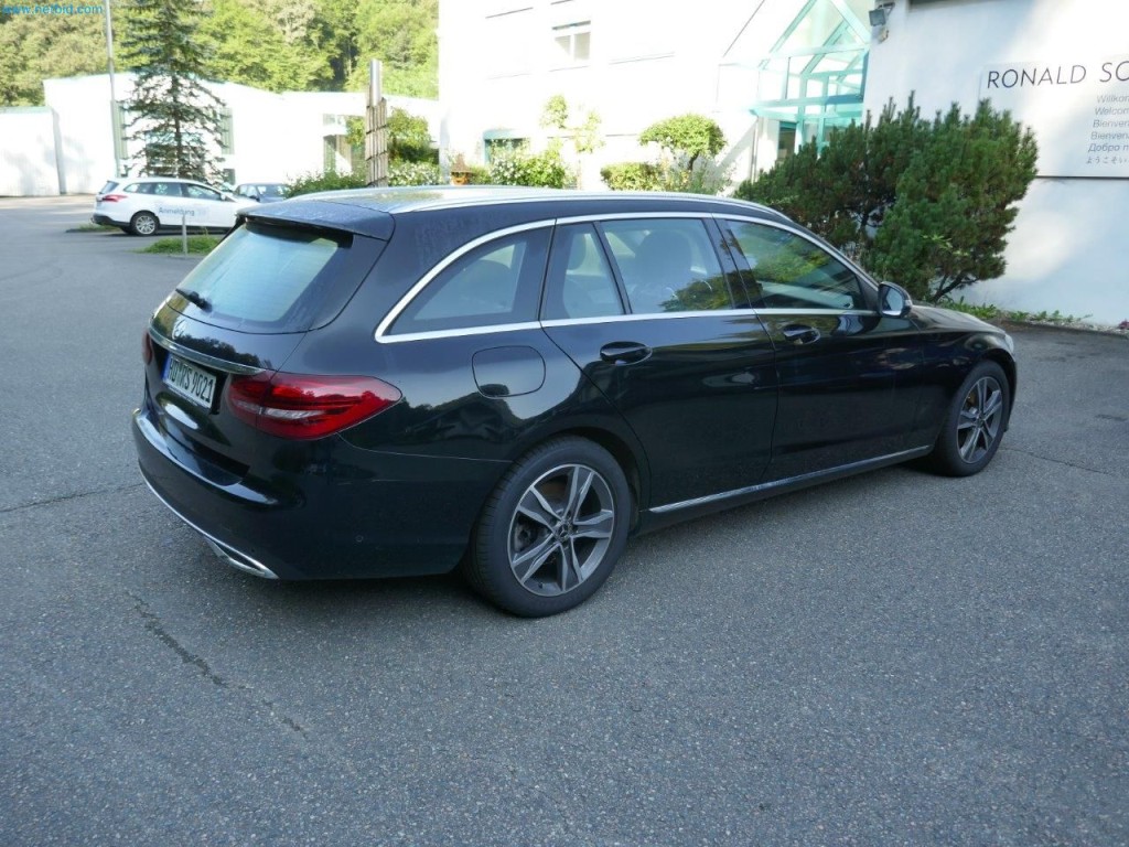 Maschinen, Warenvorräte, Lagertechnik u. Designmöbel eines Möbelherstellers-2