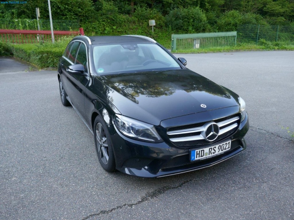 Maschinen, Warenvorräte, Lagertechnik u. Designmöbel eines Möbelherstellers-3