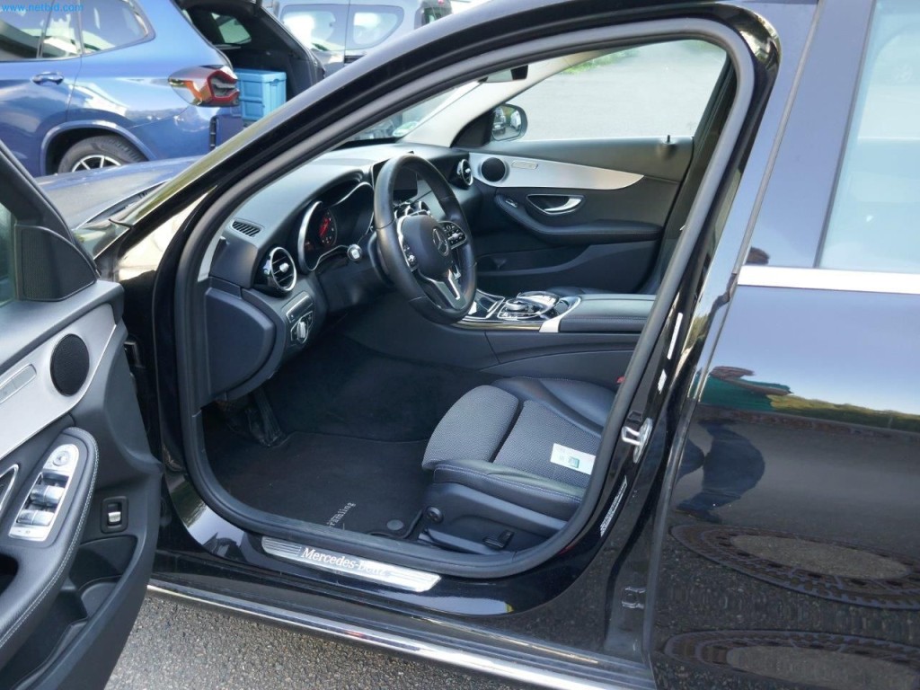 Maschinen, Warenvorräte, Lagertechnik u. Designmöbel eines Möbelherstellers-7