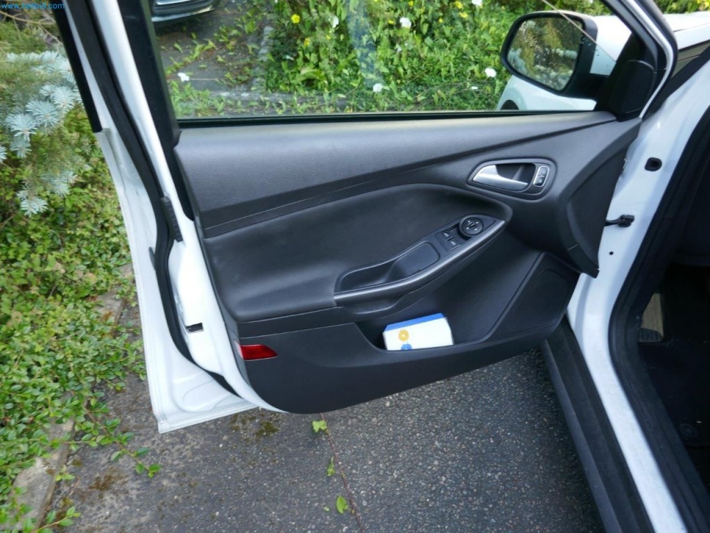 Maschinen, Warenvorräte, Lagertechnik u. Designmöbel eines Möbelherstellers-10