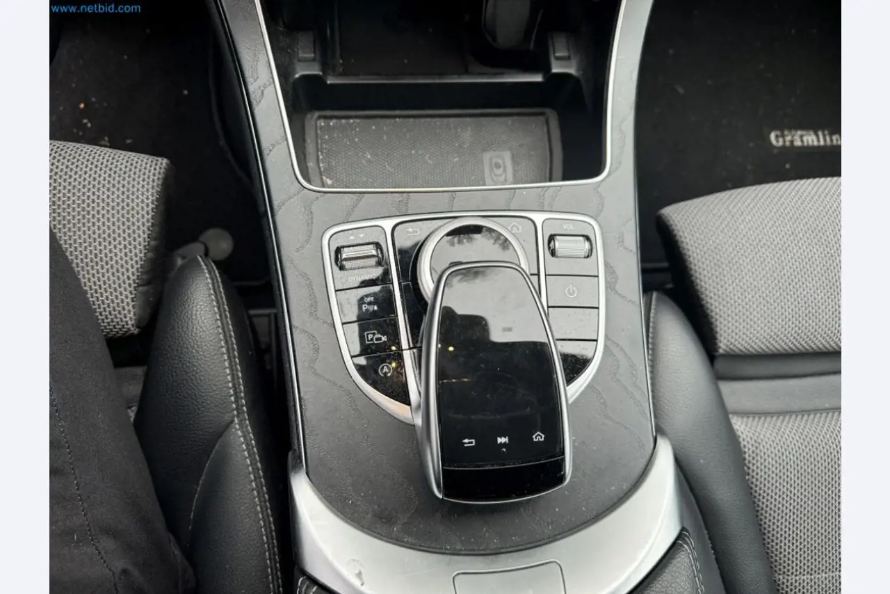 Maschinen, Warenvorräte, Lagertechnik u. Designmöbel eines Möbelherstellers-12