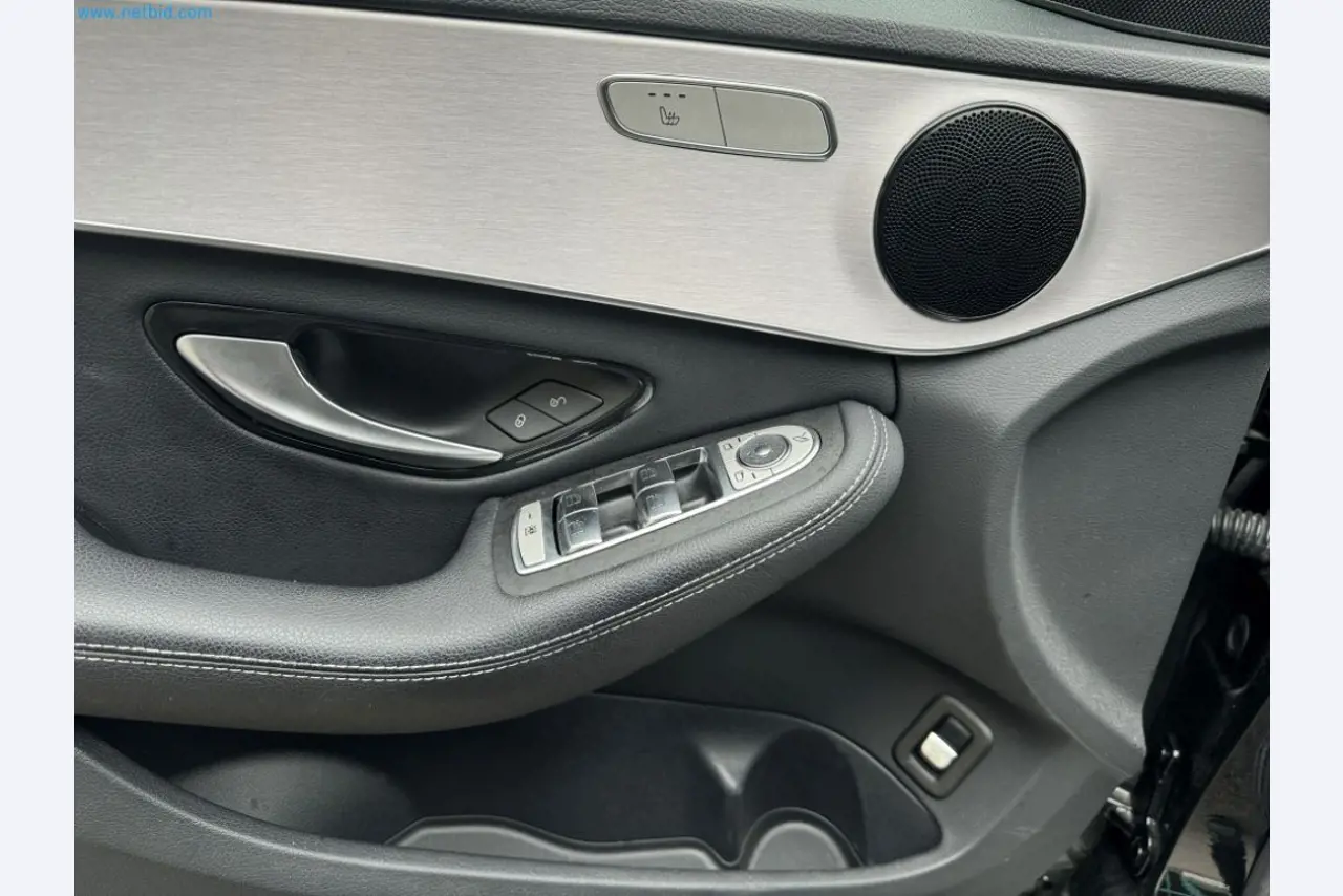 Maschinen, Warenvorräte, Lagertechnik u. Designmöbel eines Möbelherstellers-15