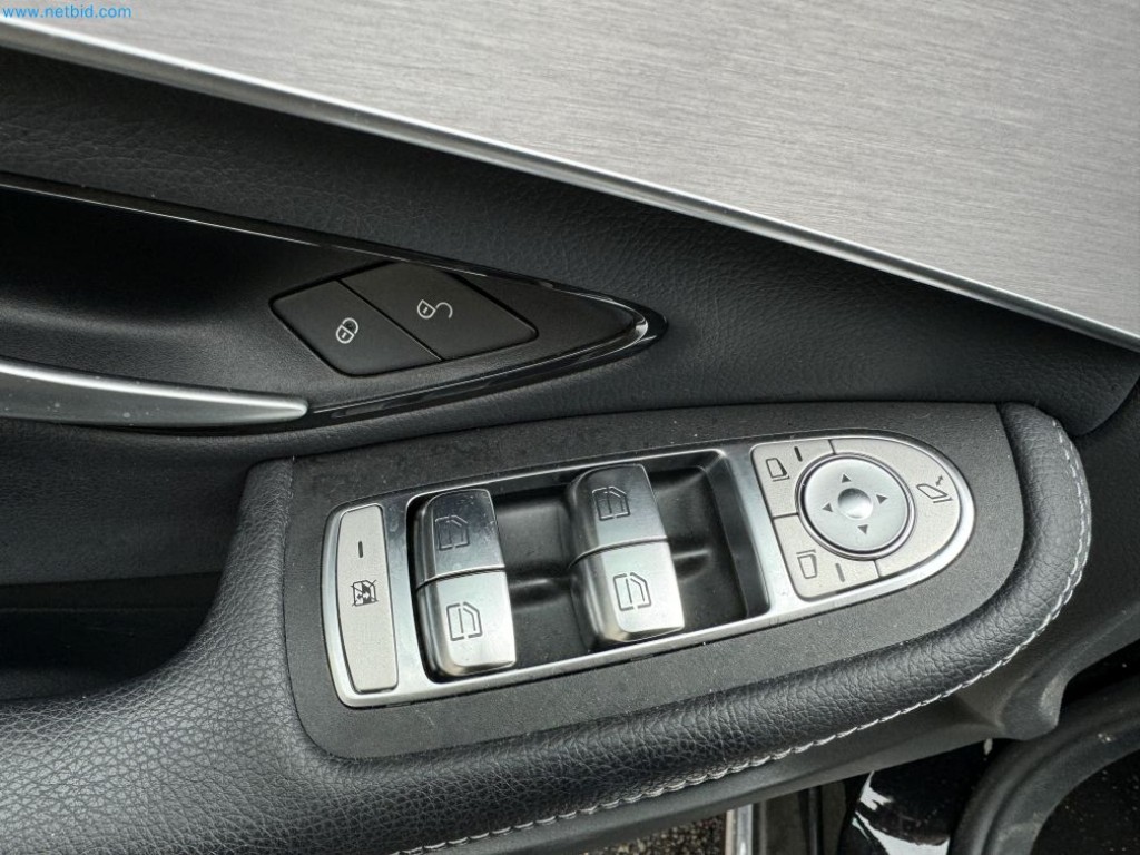 Maschinen, Warenvorräte, Lagertechnik u. Designmöbel eines Möbelherstellers-16