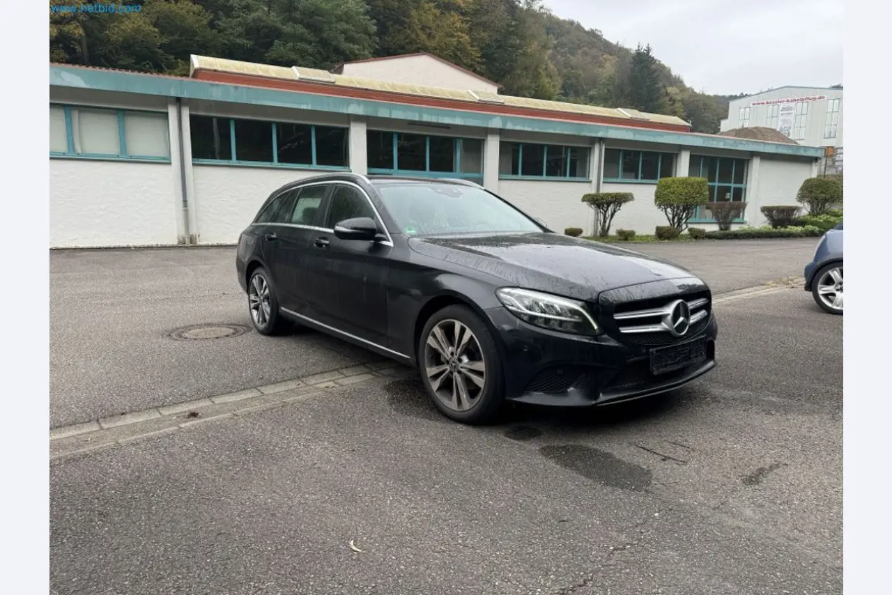 Maschinen, Warenvorräte, Lagertechnik u. Designmöbel eines Möbelherstellers-1