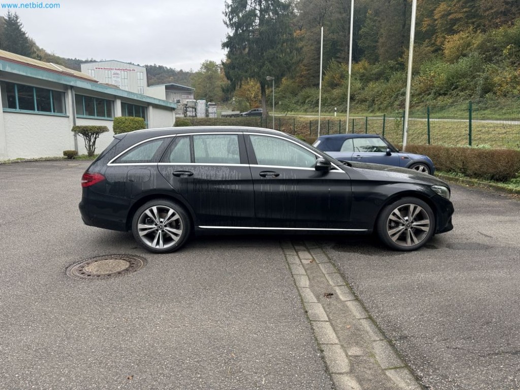 Maschinen, Warenvorräte, Lagertechnik u. Designmöbel eines Möbelherstellers-3