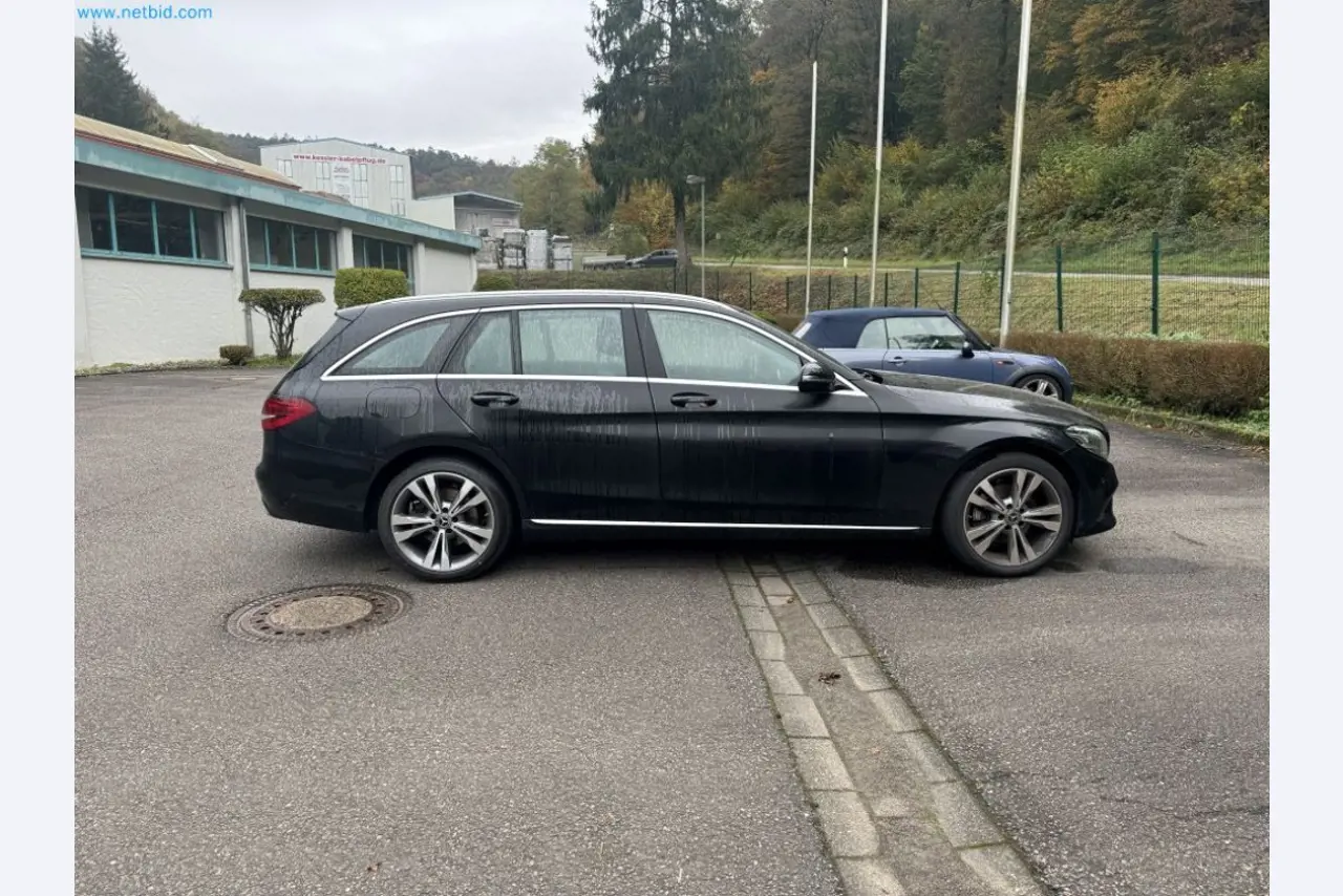 Maschinen, Warenvorräte, Lagertechnik u. Designmöbel eines Möbelherstellers-3