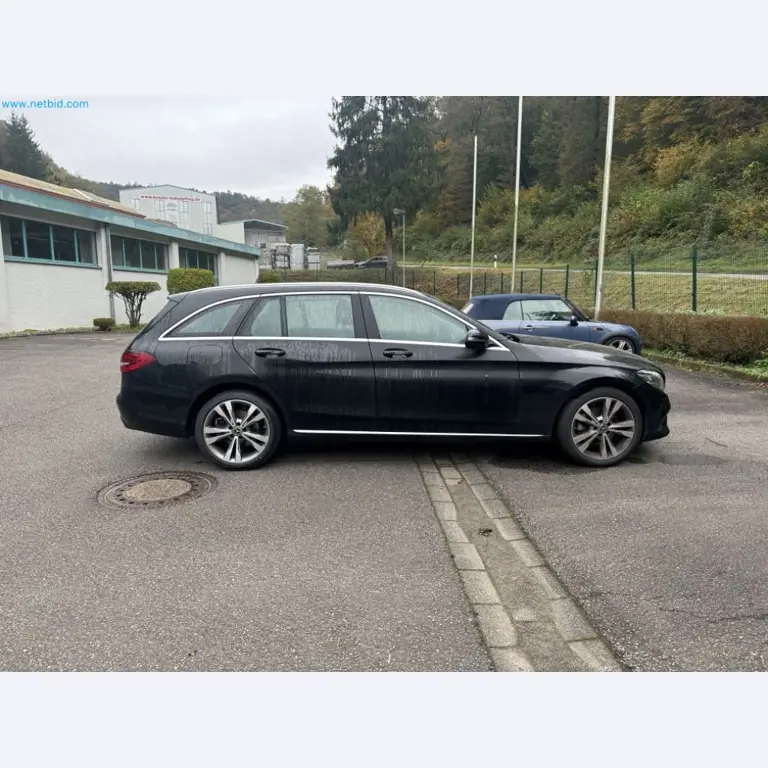 Maschinen, Warenvorräte, Lagertechnik u. Designmöbel eines Möbelherstellers-3