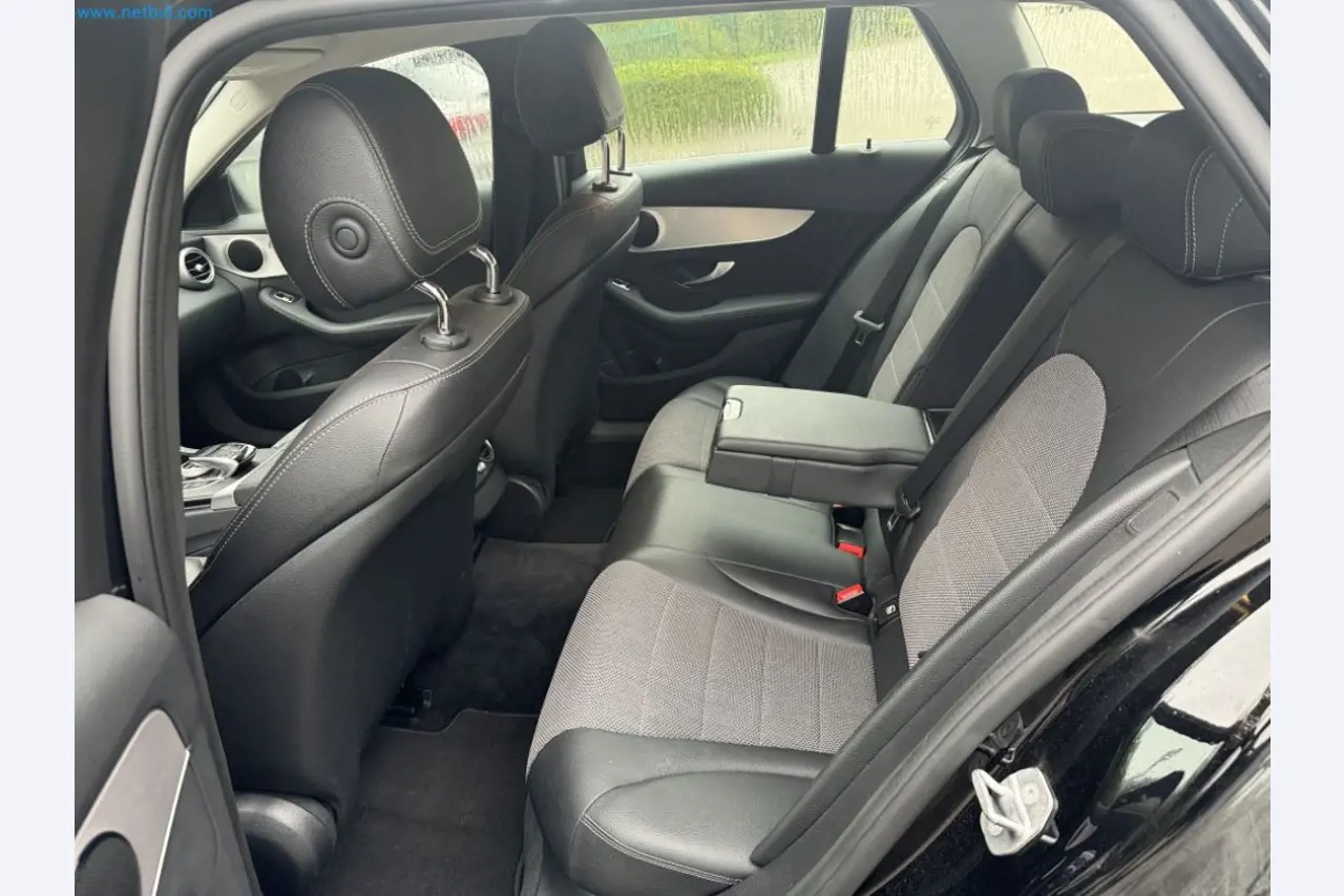 Maschinen, Warenvorräte, Lagertechnik u. Designmöbel eines Möbelherstellers-8