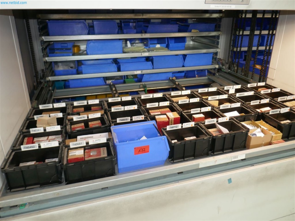 Maschinen, Warenvorräte, Lagertechnik u. Designmöbel eines Möbelherstellers-12