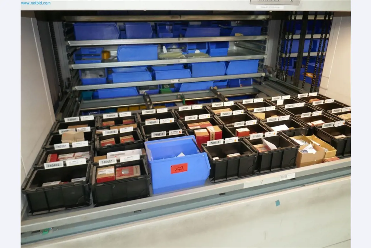 Maschinen, Warenvorräte, Lagertechnik u. Designmöbel eines Möbelherstellers-12