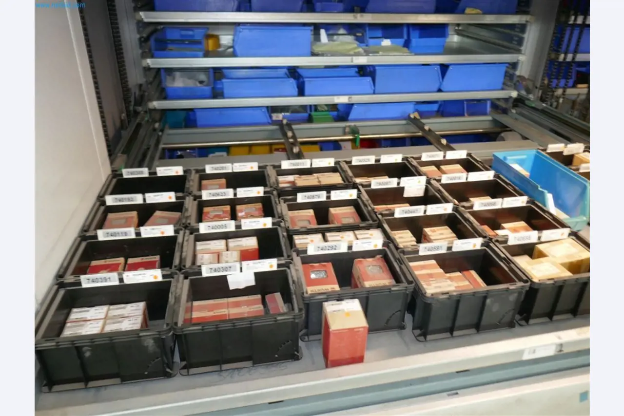 Maschinen, Warenvorräte, Lagertechnik u. Designmöbel eines Möbelherstellers-14