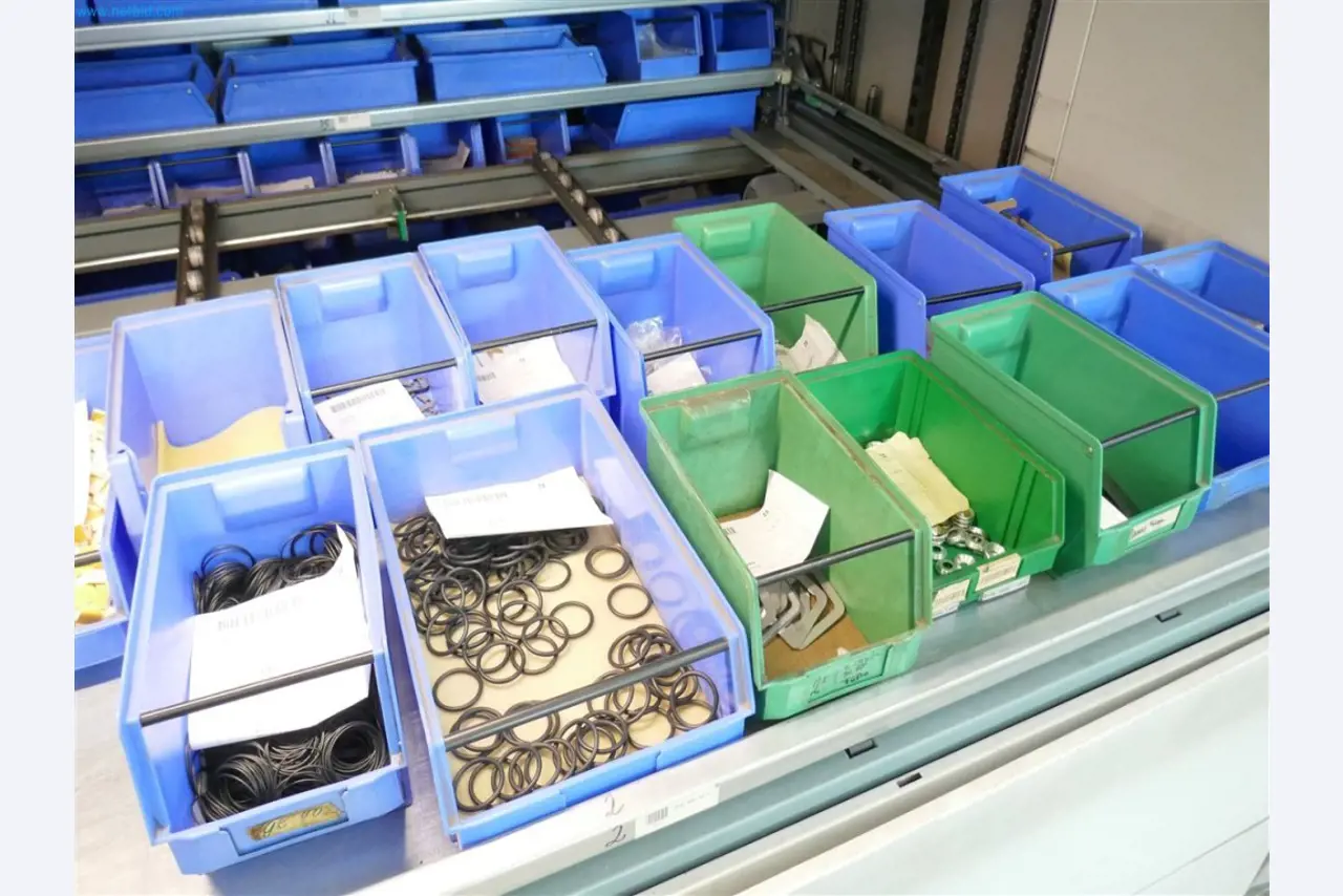 Maschinen, Warenvorräte, Lagertechnik u. Designmöbel eines Möbelherstellers-4