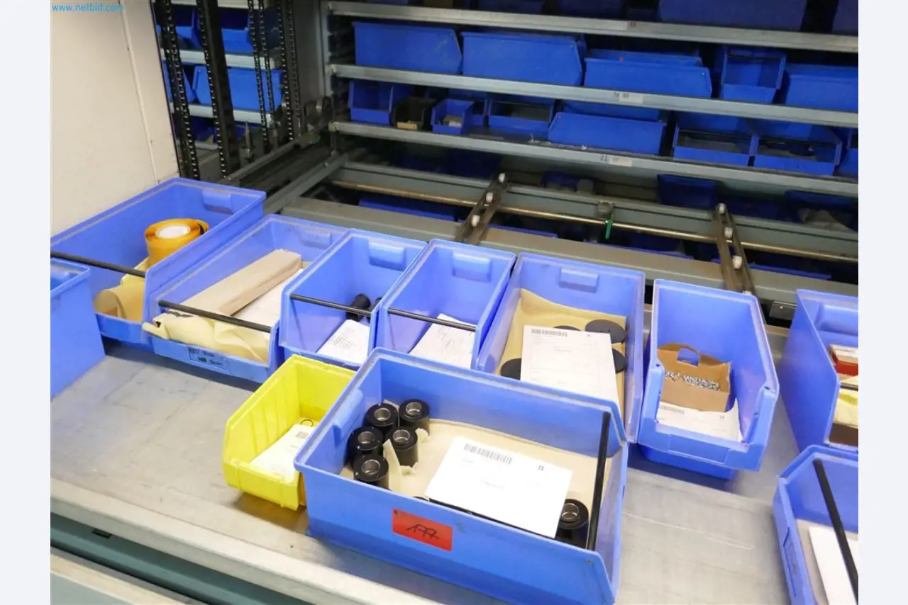 Maschinen, Warenvorräte, Lagertechnik u. Designmöbel eines Möbelherstellers-7