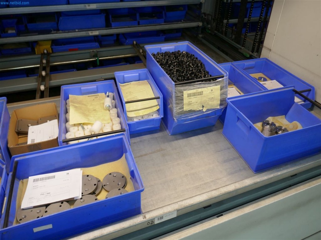 Maschinen, Warenvorräte, Lagertechnik u. Designmöbel eines Möbelherstellers-8