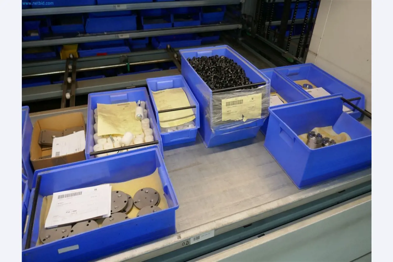 Maschinen, Warenvorräte, Lagertechnik u. Designmöbel eines Möbelherstellers-8