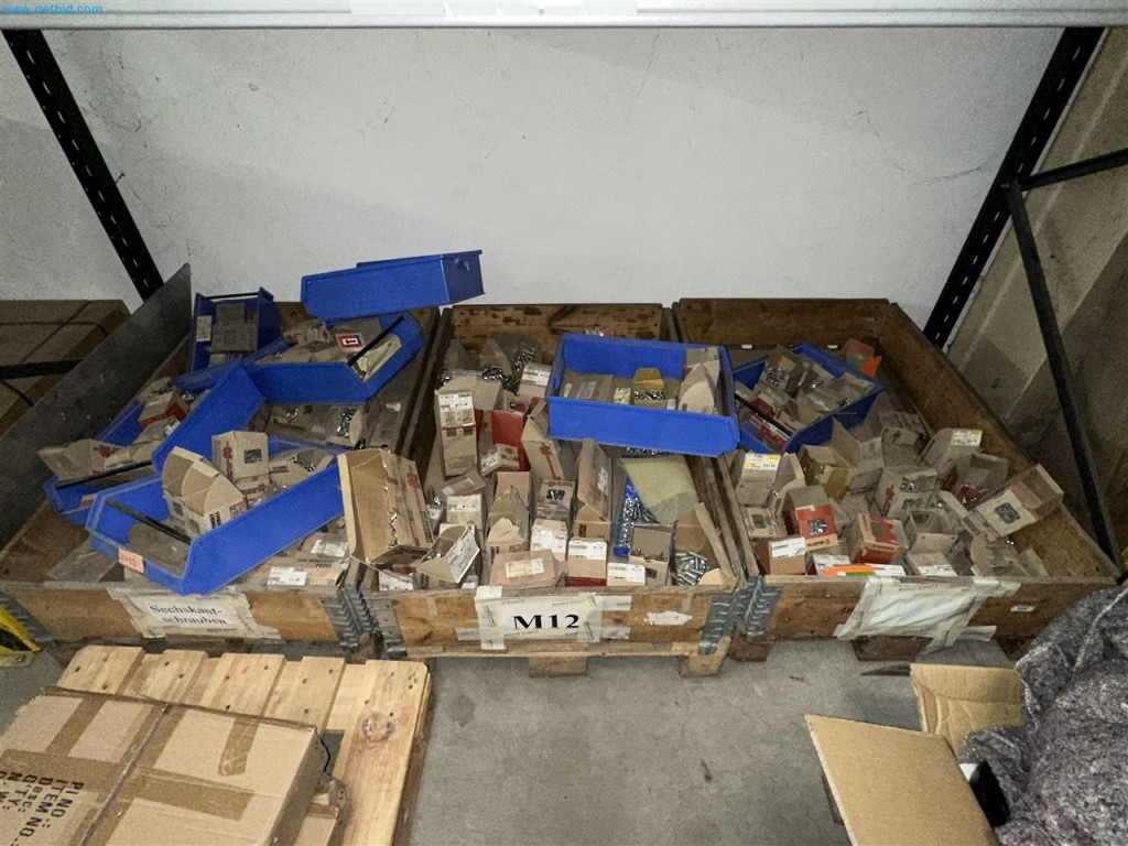 Maschinen, Warenvorräte, Lagertechnik u. Designmöbel eines Möbelherstellers-6